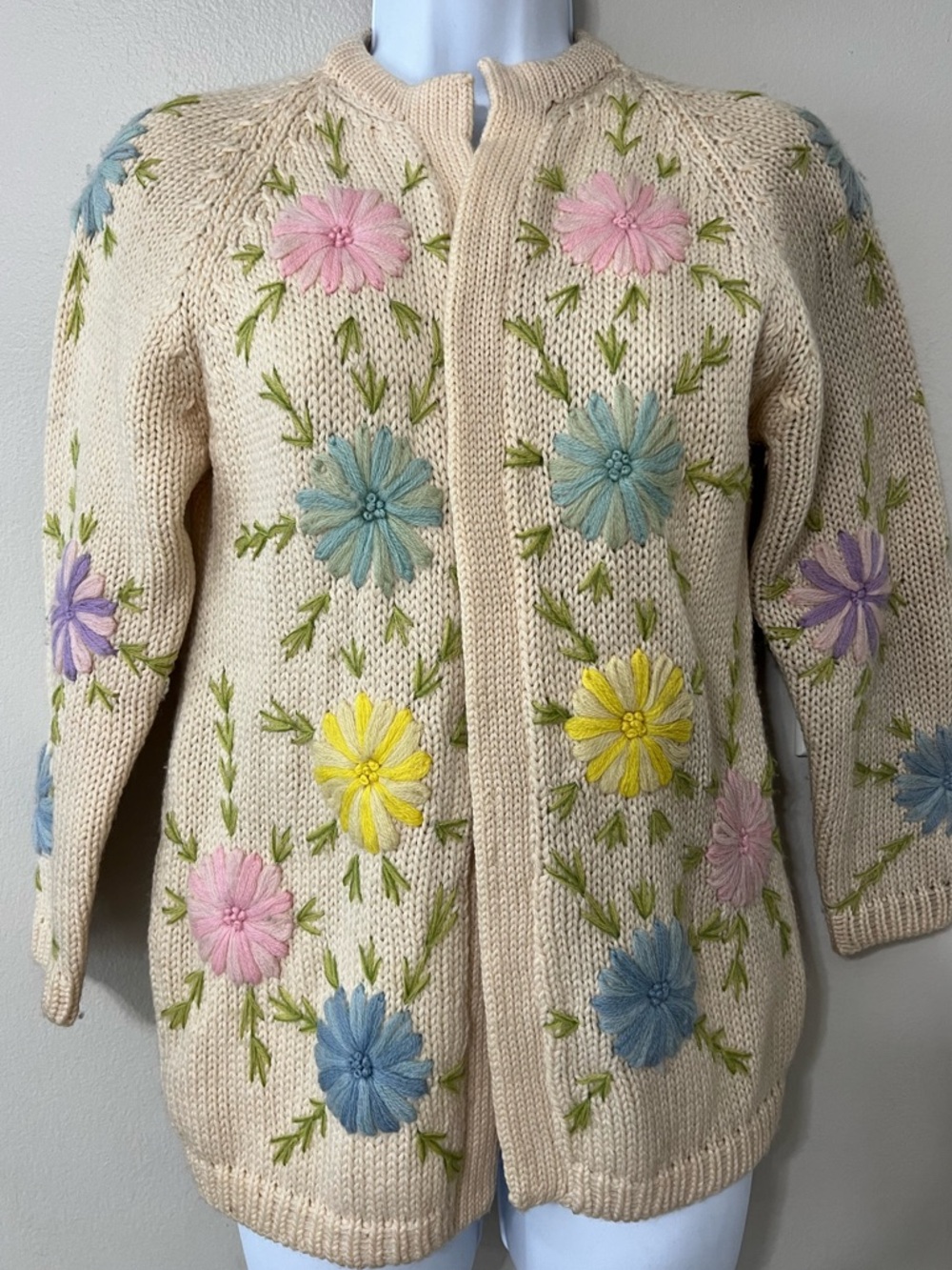 Vintage Fully FashionedHand Embroidered Wool Floral Cardigan Sweater Cottagecore - Picture 2 of 14
